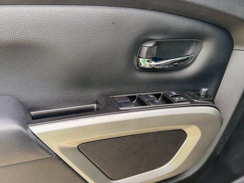 Used 2024 Nissan Titan SV w/ SV Convenience Package image 18