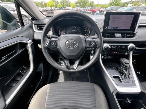 Used 2025 Toyota RAV4 LE AWD/4WD image 5
