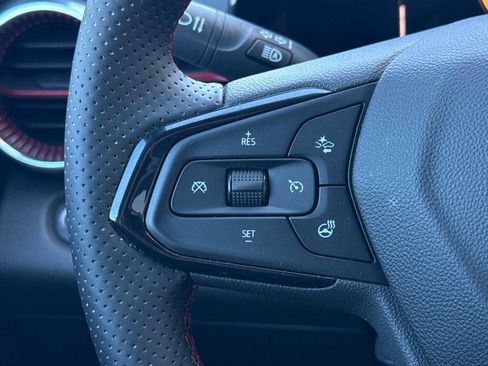 Used 2025 Chevrolet Trax RS w/ Sunroof Package image 26