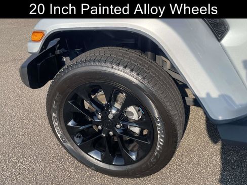 Used 2022 Jeep Wrangler Unlimited Sahara image 20