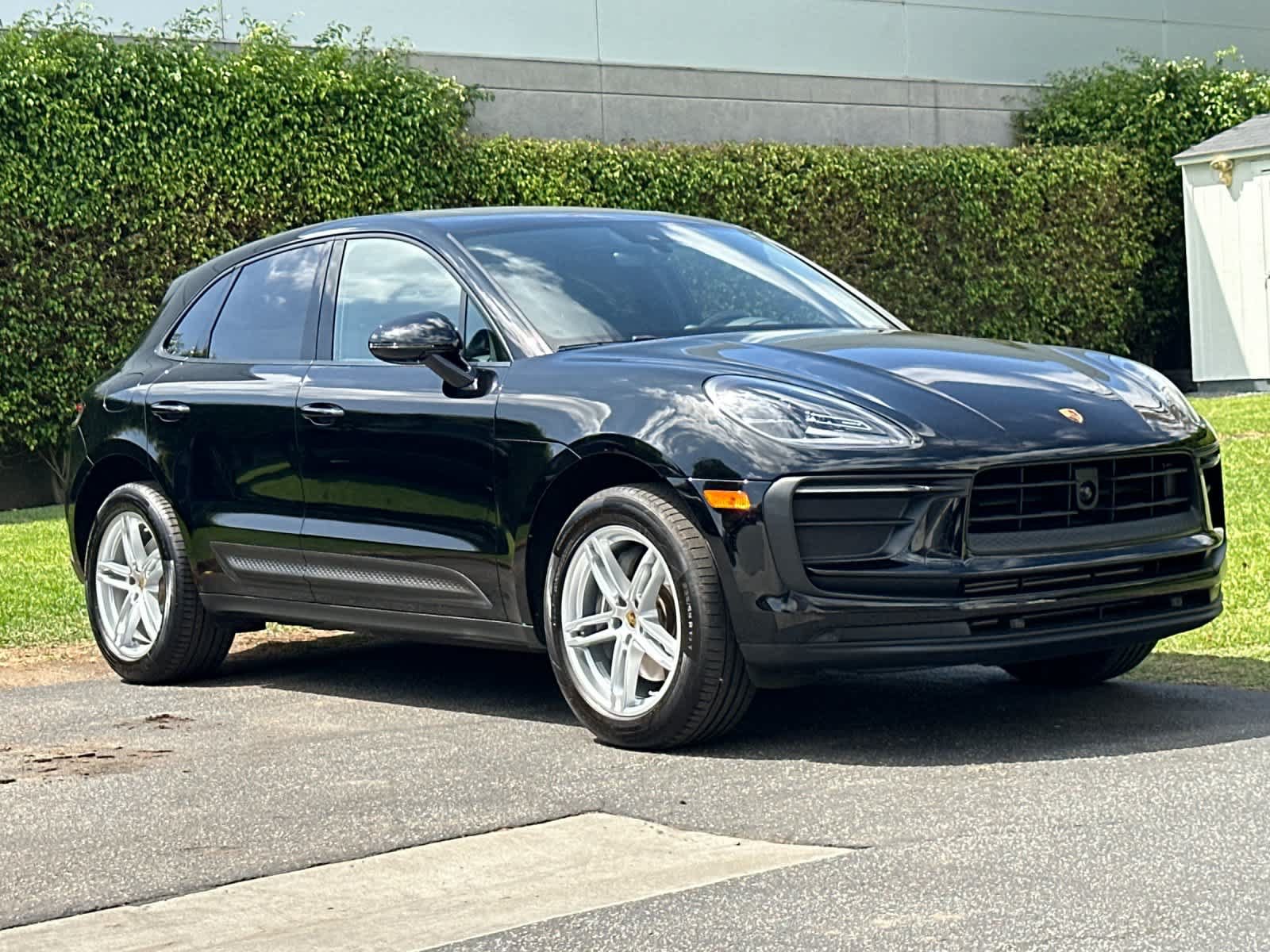 Certified 2024 Porsche Macan AWD/4WD image 10