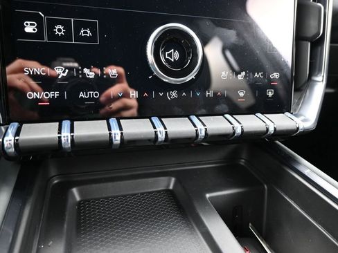 New 2026 GMC Acadia AT4 w/ Luxury Package AWD/4WD image 17
