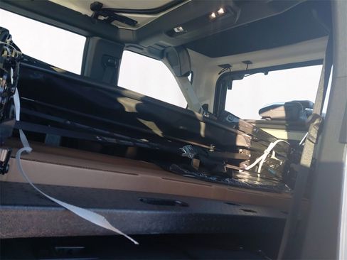 New 2025 Ford Bronco Badlands w/ Sasquatch Package image 13