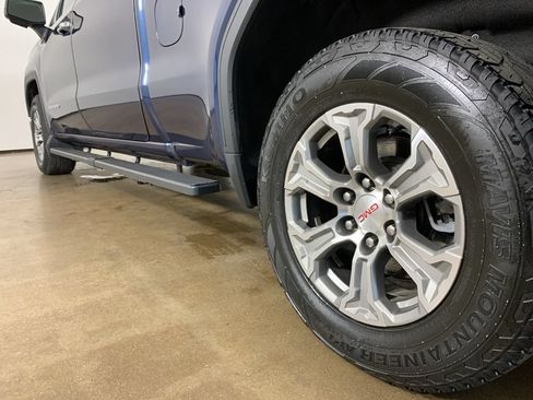 Used 2022 GMC Sierra 1500 SLT w/ Driver Alert Package II AWD/4WD image 16