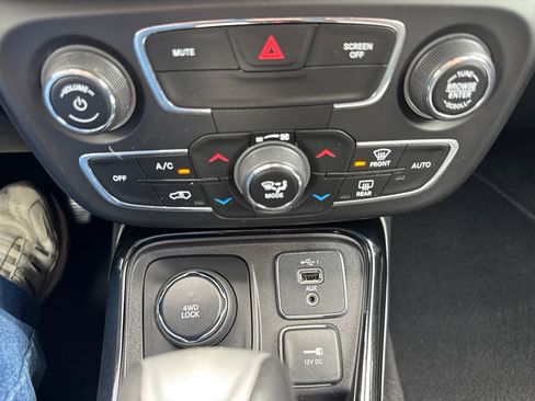 Used 2020 Jeep Compass Limited AWD/4WD image 28