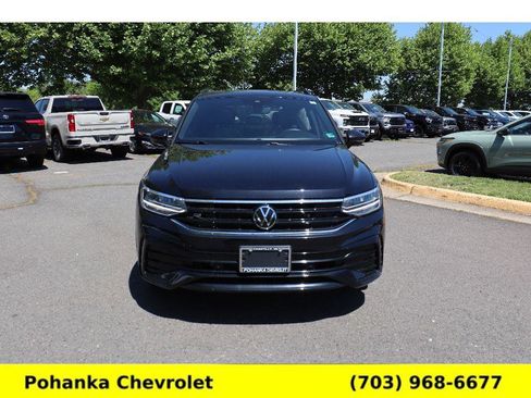 Used 2024 Volkswagen Tiguan SE R-Line AWD/4WD image 2