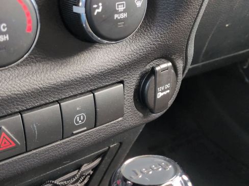 Used 2017 Jeep Wrangler Unlimited Sahara AWD/4WD image 28