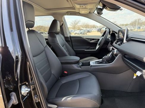 Certified 2025 Toyota RAV4 XLE Premium image 28