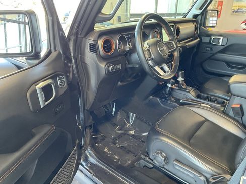 Used 2022 Jeep Gladiator Mojave w/ Cold Weather Group image 10