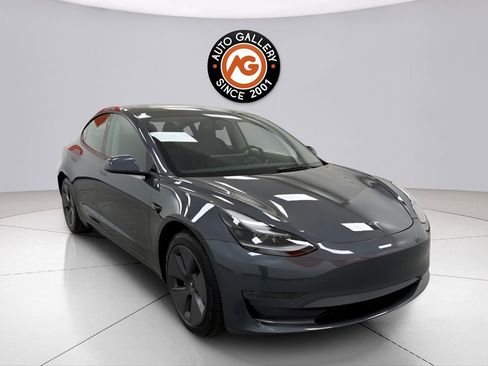 Used 2023 Tesla Model 3 Standard Range image 1