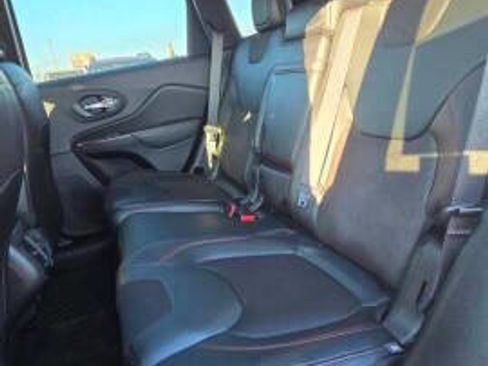 Used 2016 Jeep Cherokee Trailhawk w/ Cold Weather Group image 16