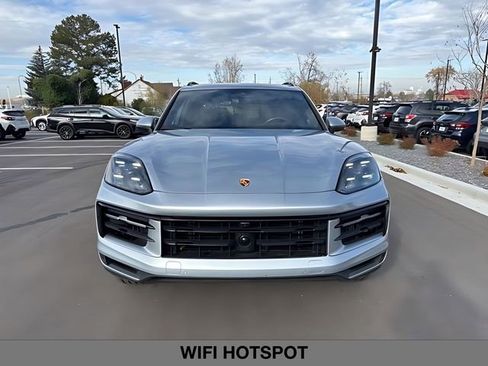 Used 2024 Porsche Cayenne w/ Premium Package AWD/4WD image 8