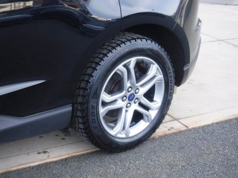 Used 2017 Ford Edge Titanium w/ Technology Package image 4