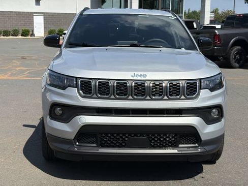 Used 2025 Jeep Compass Latitude AWD/4WD image 16