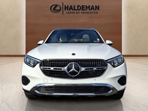 Used 2023 Mercedes-Benz GLC 300 4MATIC image 2