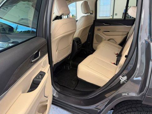 Certified 2022 Jeep Grand Cherokee Limited AWD/4WD image 7
