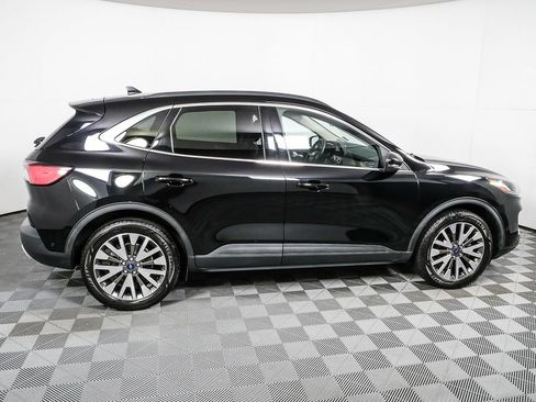 Used 2020 Ford Escape Titanium image 4