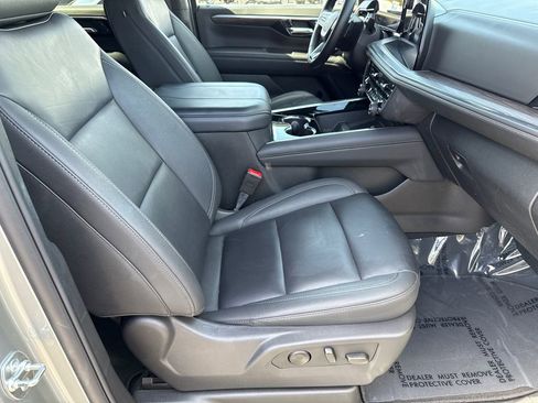 Used 2025 Chevrolet Suburban Z71 AWD/4WD image 13