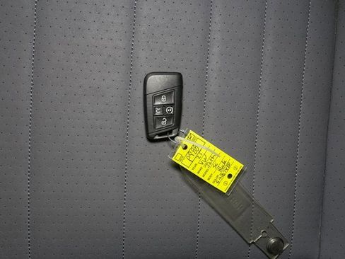 Used 2025 Volkswagen Jetta SE image 36