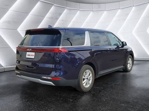 Used 2023 Kia Carnival LX FWD image 4
