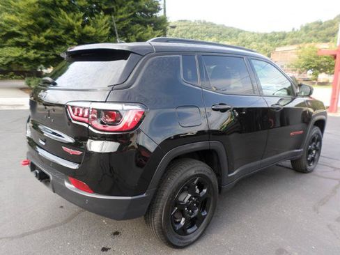 Used 2023 Jeep Compass Trailhawk w/ Sun and Sound Group AWD/4WD image 6