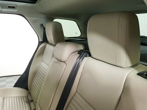 Used 2023 Land Rover Discovery Sport SE image 18