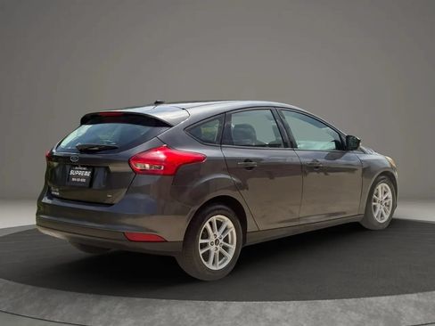 Used 2017 Ford Focus SE FWD image 3