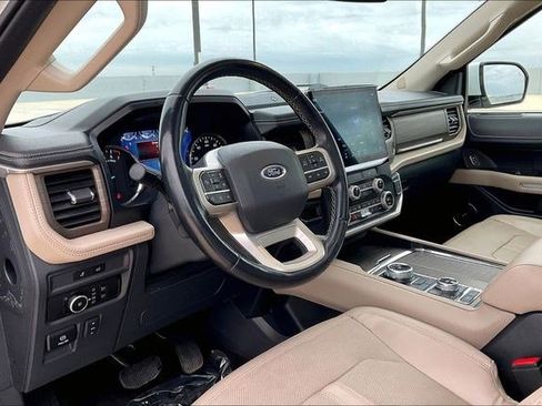 Used 2023 Ford Expedition Limited image 16