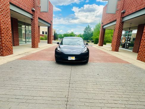 Used 2019 Tesla Model 3 Long Range RWD image 2