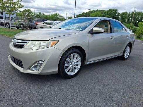 Used 2013 Toyota Camry XLE w/ Leather Pkg FWD image 3
