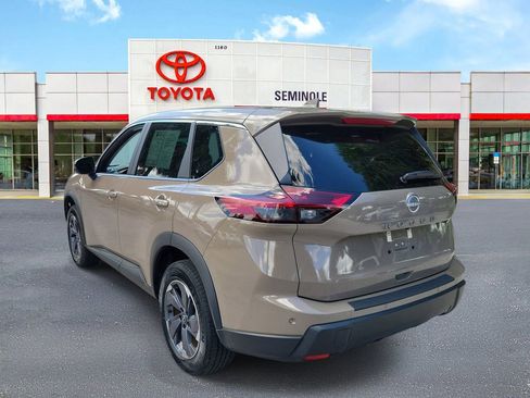 Used 2025 Nissan Rogue SV FWD image 4