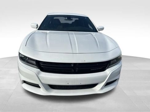 Used 2019 Dodge Charger SXT RWD image 4