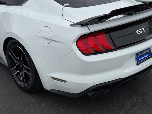 Used 2022 Ford Mustang GT RWD image 9
