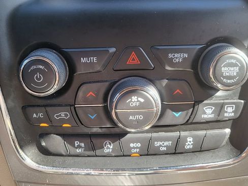 Used 2018 Jeep Grand Cherokee Laredo AWD/4WD image 33