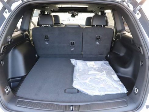 New 2025 Jeep Grand Cherokee Limited w/ Luxury Tech Group II AWD/4WD image 7