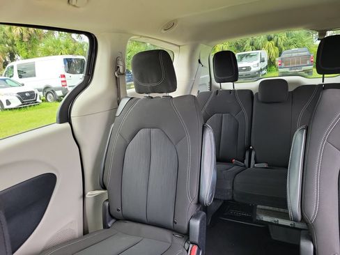 Used 2023 Chrysler Voyager LX FWD image 15