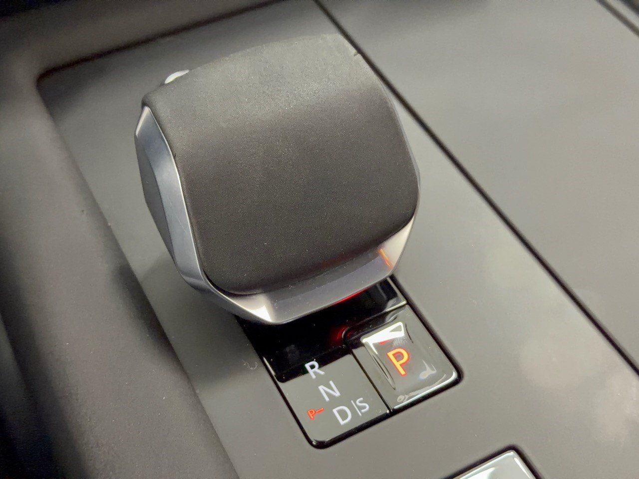 Certified 2026 Land Rover Discovery S AWD/4WD image 21