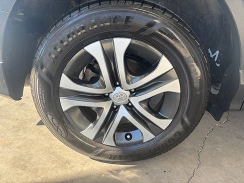 Used 2017 Toyota RAV4 LE w/ Carpet Mat Package image 43