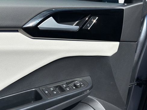Certified 2025 Volkswagen Taos S AWD/4WD image 18