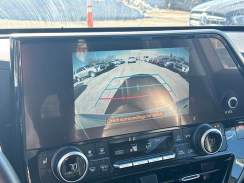 Used 2023 Toyota Highlander XLE image 26