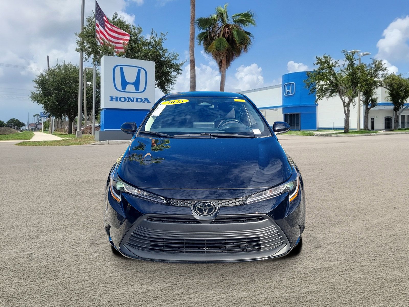 Used 2025 Toyota Corolla LE FWD image 2