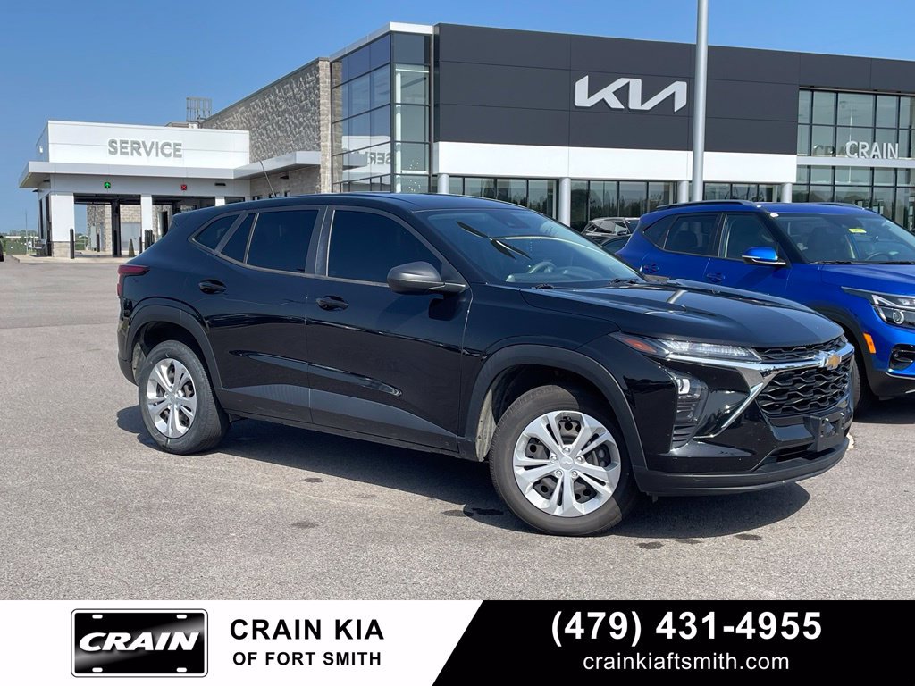 Used 2024 Chevrolet Trax LS FWD image 1