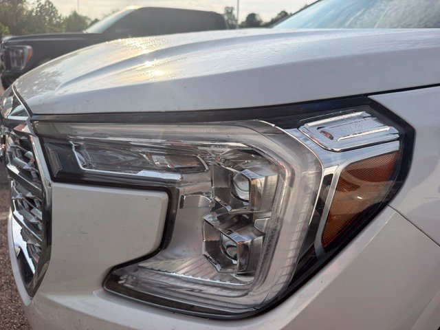 Used 2023 GMC Terrain Denali w/ LPO, Floor Liner Package AWD/4WD image 8