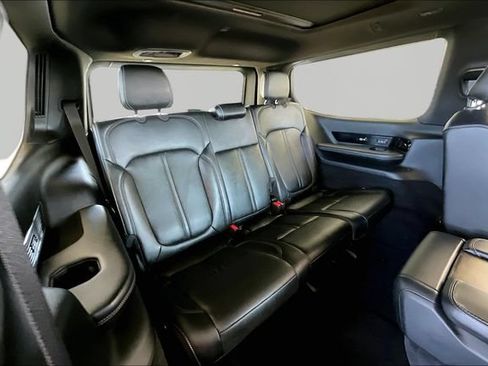 Used 2023 Jeep Grand Wagoneer 4WD w/ Convenience Group III image 18