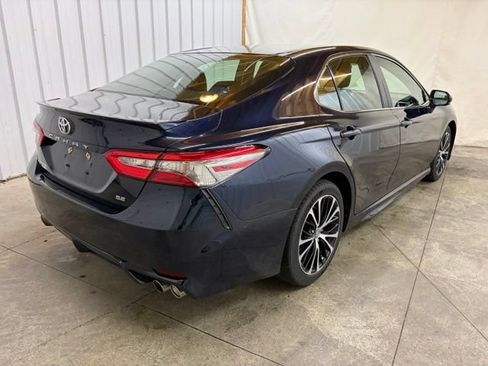 Used 2018 Toyota Camry SE w/ Moonroof Package FWD image 6