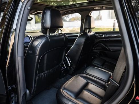 Used 2018 Porsche Cayenne Platinum Edition image 68