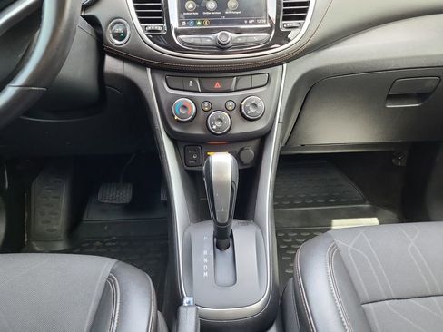 Used 2018 Chevrolet Trax LT w/ LT Convenience Package AWD/4WD image 11