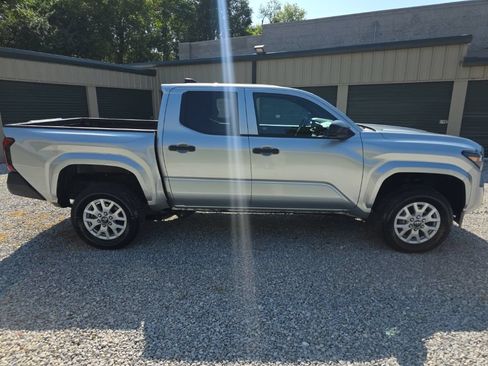 Certified 2024 Toyota Tacoma SR AWD/4WD image 7