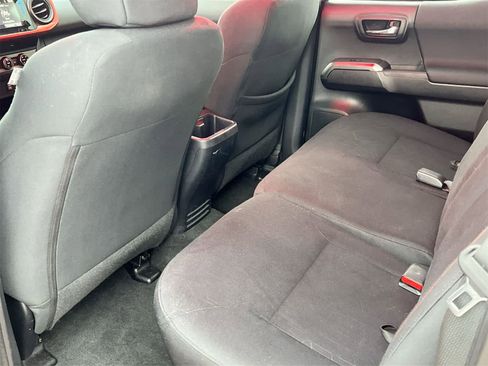 Used 2017 Toyota Tacoma TRD Off-Road image 18