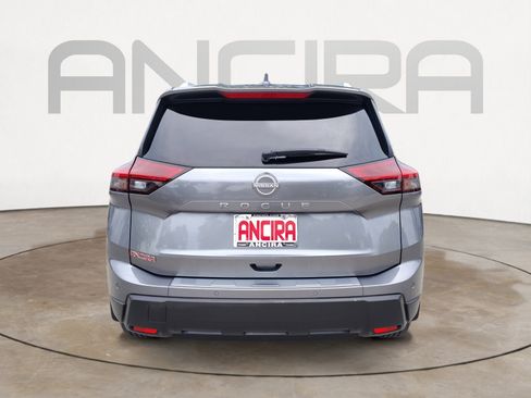 Used 2025 Nissan Rogue SV w/ SV Premium Package FWD image 11